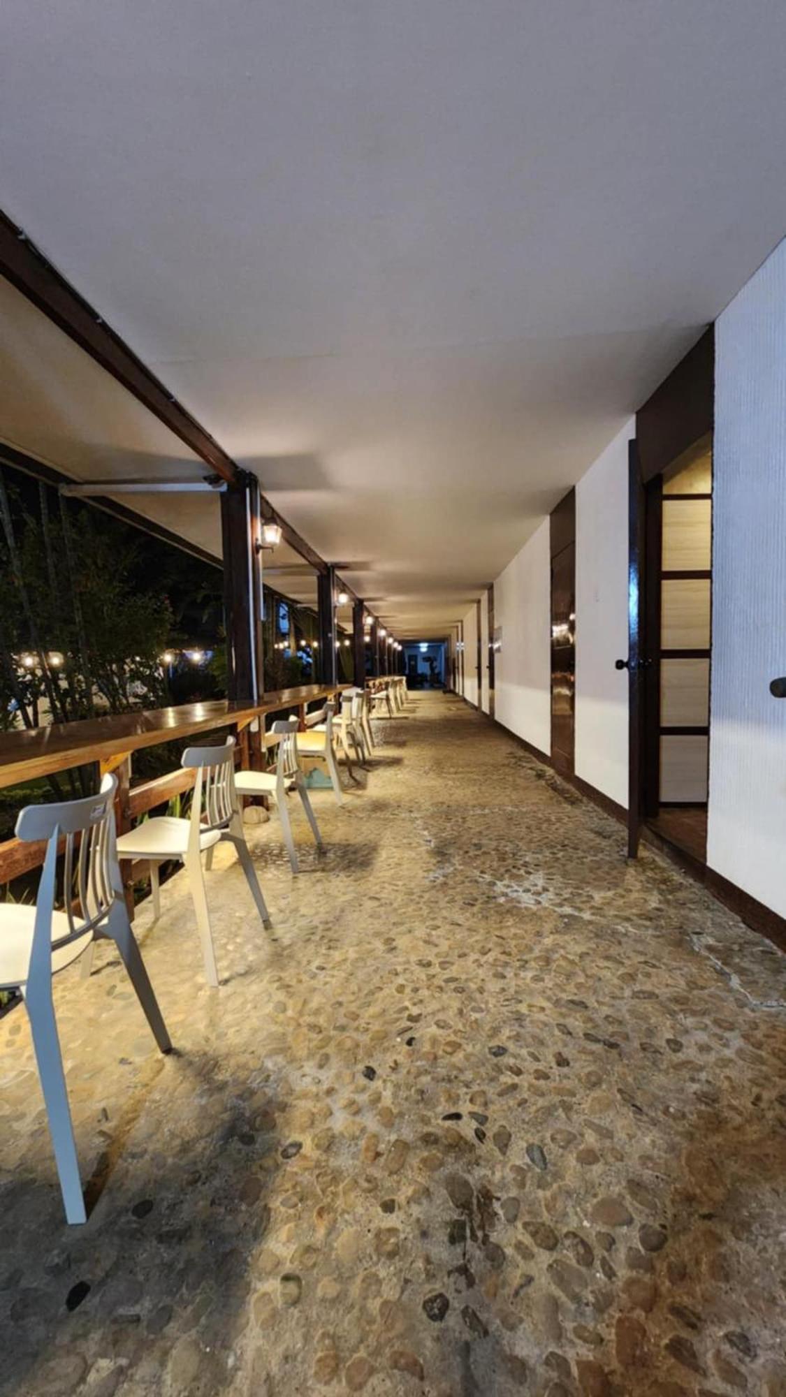 Reef Hostel Puerto Princesa Екстериор снимка