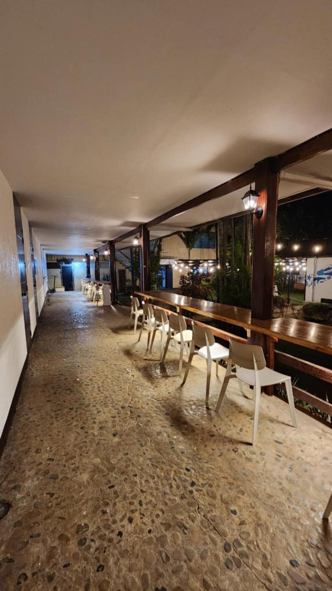 Reef Hostel Puerto Princesa Екстериор снимка